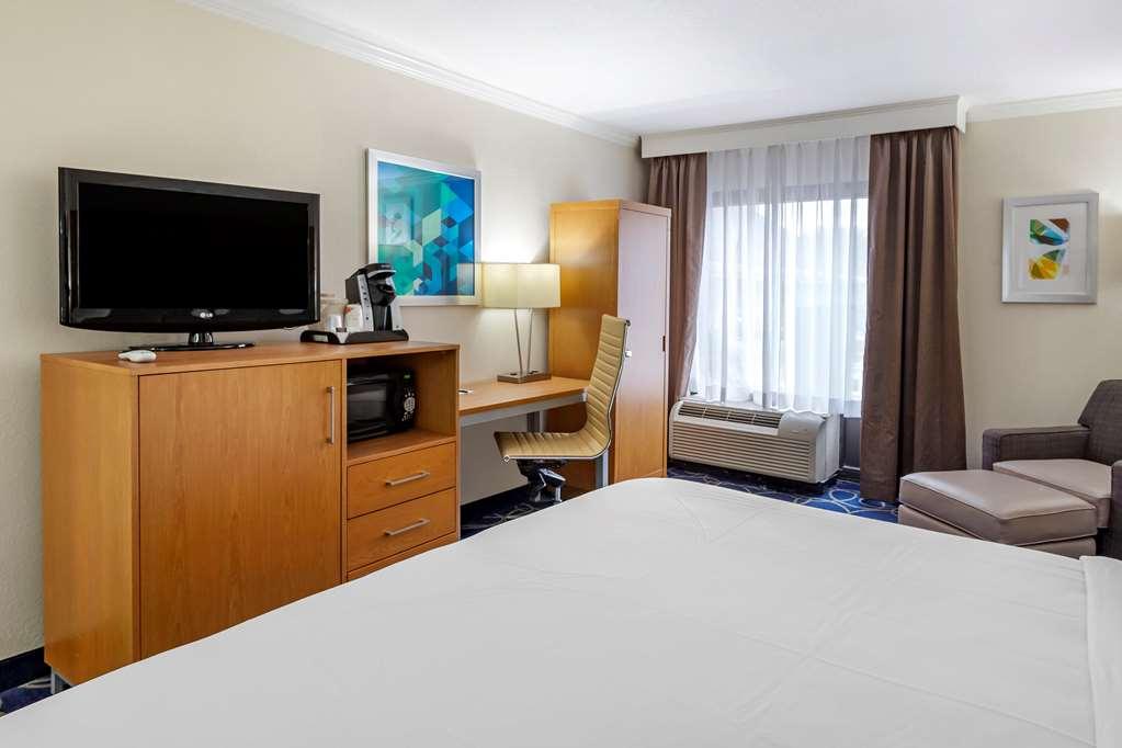 Comfort Inn & Suites Houston I-10 West Energy Corridor Bilik gambar